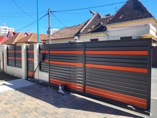 porti autoportante din aluminiu